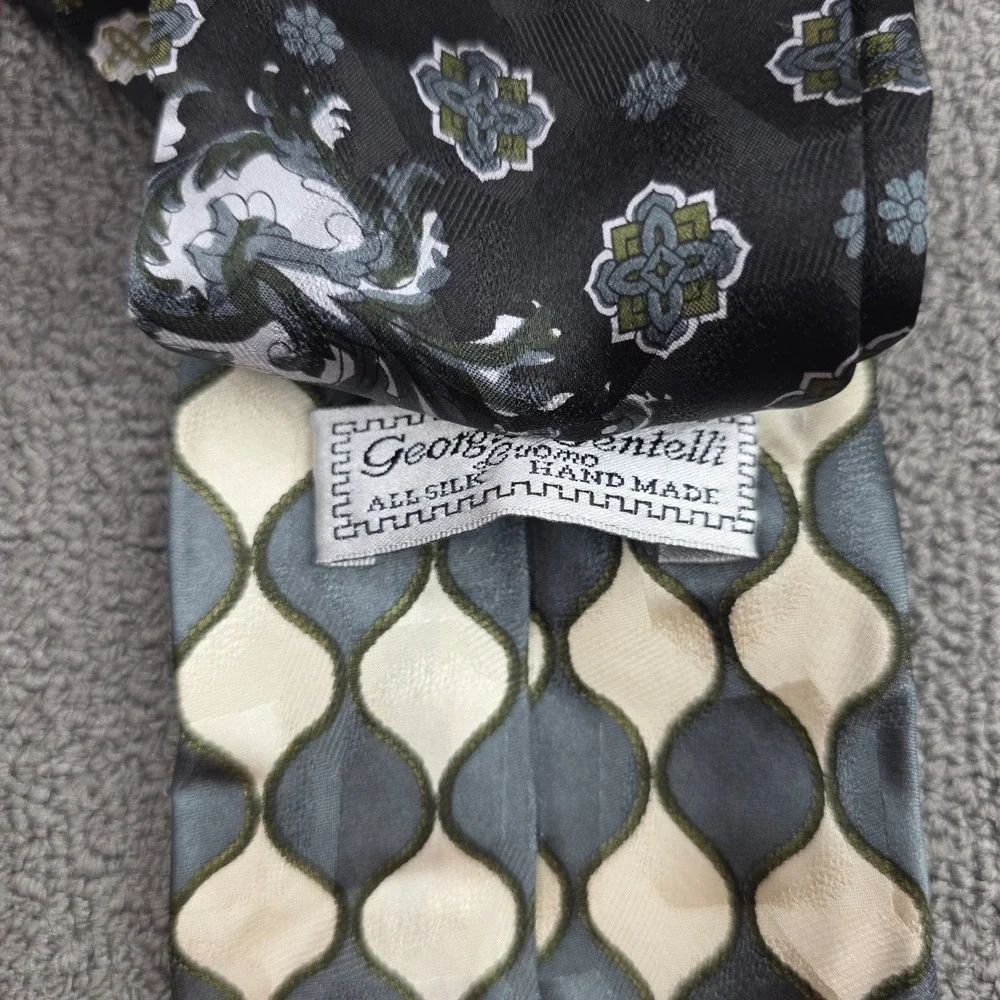 Georgio Gentelli Uomo Necktie Mens Black Baroque Medallion Silk Hand Made OS